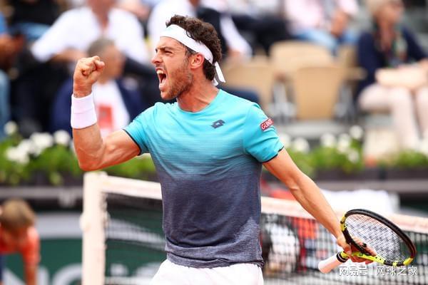 距接近3米 距接近3米