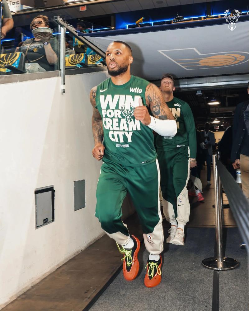 纽约洋基在 2008 年告别旧洋基球场，全场老洋基球星齐聚向其 85 年历史致敬