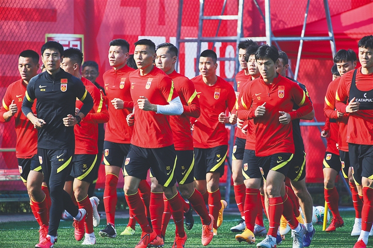 今日早些时候猛龙队官方社交媒体将头像从队标换成了“给英格拉姆和巴恩斯投票”😂😂